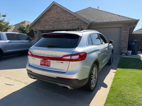 Used 2016 Lincoln MKX Reserve w/ Technology Package FWD image 2