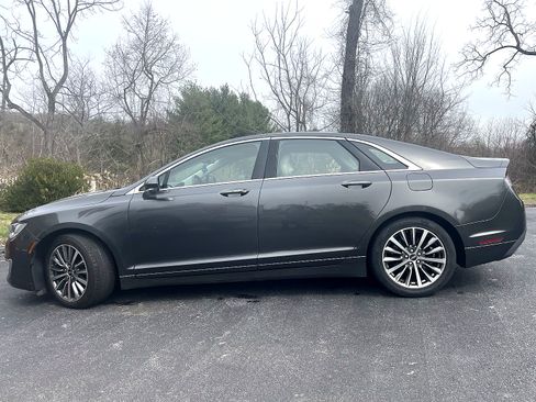 Used 2017 Lincoln MKZ Premiere image 4
