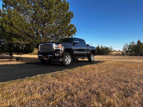Used 2015 GMC Sierra 2500 Denali w/ Duramax Plus Package image 14