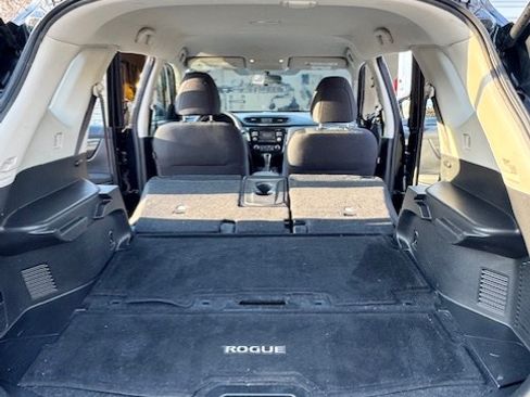 Used 2017 Nissan Rogue S image 18