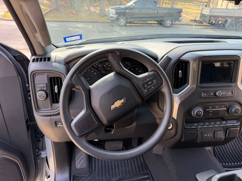 Used 2024 Chevrolet Silverado 1500 Custom image 9