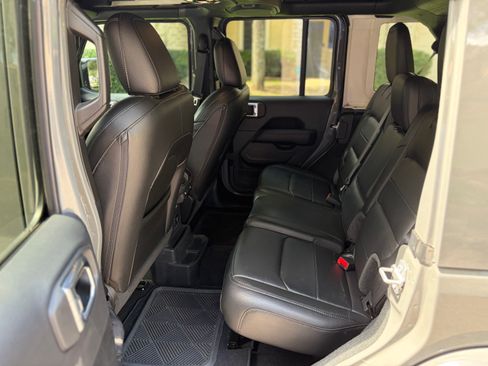 Used 2022 Jeep Wrangler Unlimited Sahara AWD/4WD image 14