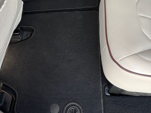 Used 2017 Chrysler Pacifica Limited w/ Tire & Wheel Group image 9