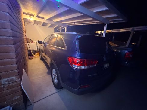 Used 2016 Kia Sorento LX w/ LX Convenience Package image 2