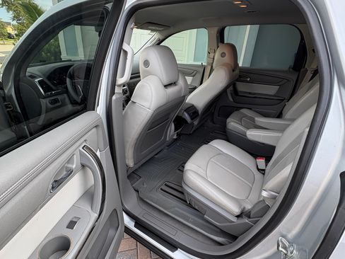 Used 2015 GMC Acadia SLT FWD image 10