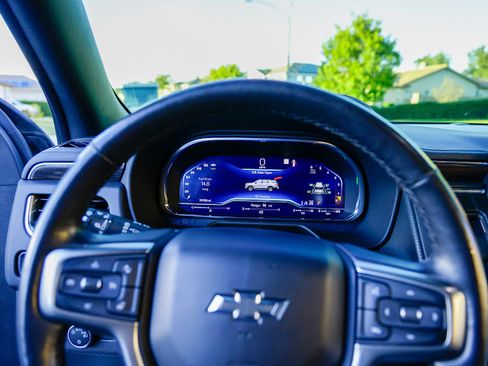 Used 2022 Chevrolet Suburban Z71 w/ Z71 Off-Road Package image 21