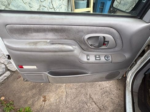Used 1996 Chevrolet Tahoe 4WD 2-Door image 20