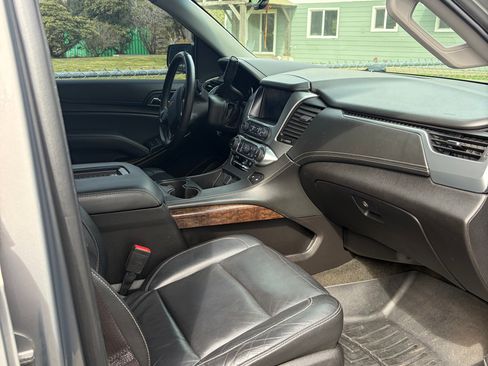 Used 2017 Chevrolet Suburban LT image 17