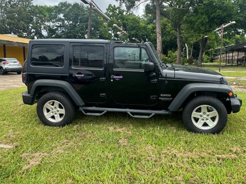 Used 2015 Jeep Wrangler Unlimited Sport w/ Quick Order Package 24S AWD/4WD image 4