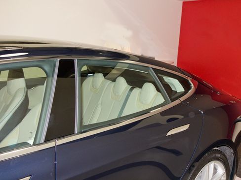 Used 2012 Tesla Model S Performance image 4