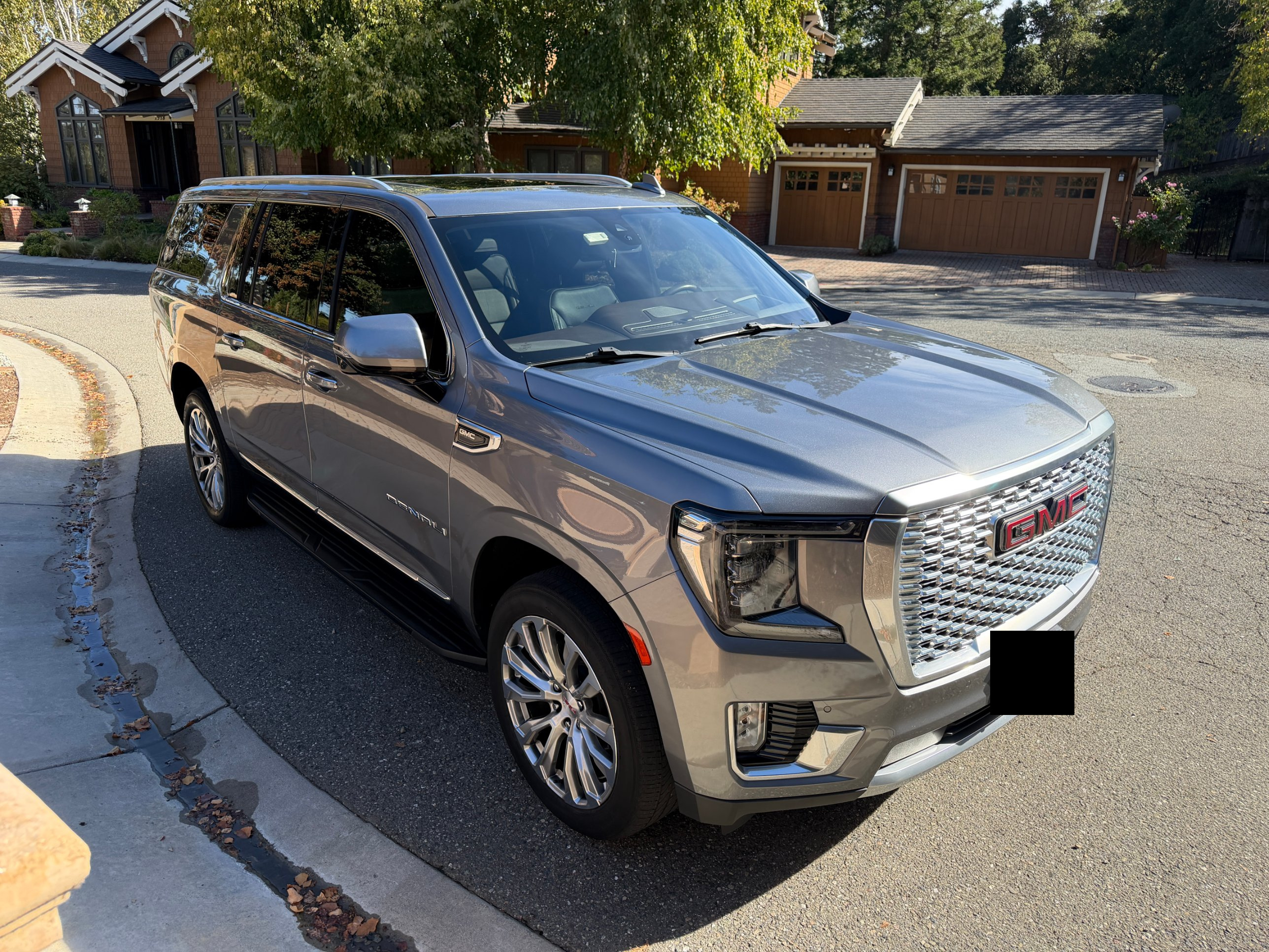 Used 2021 GMC Yukon XL Denali w/ LPO, Illumination Package AWD/4WD image 1