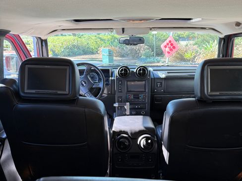 Used 2005 HUMMER H2 w/ Preferred Equipment Group image 10