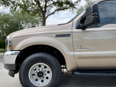 Used 2000 Ford Excursion XLT AWD/4WD image 1