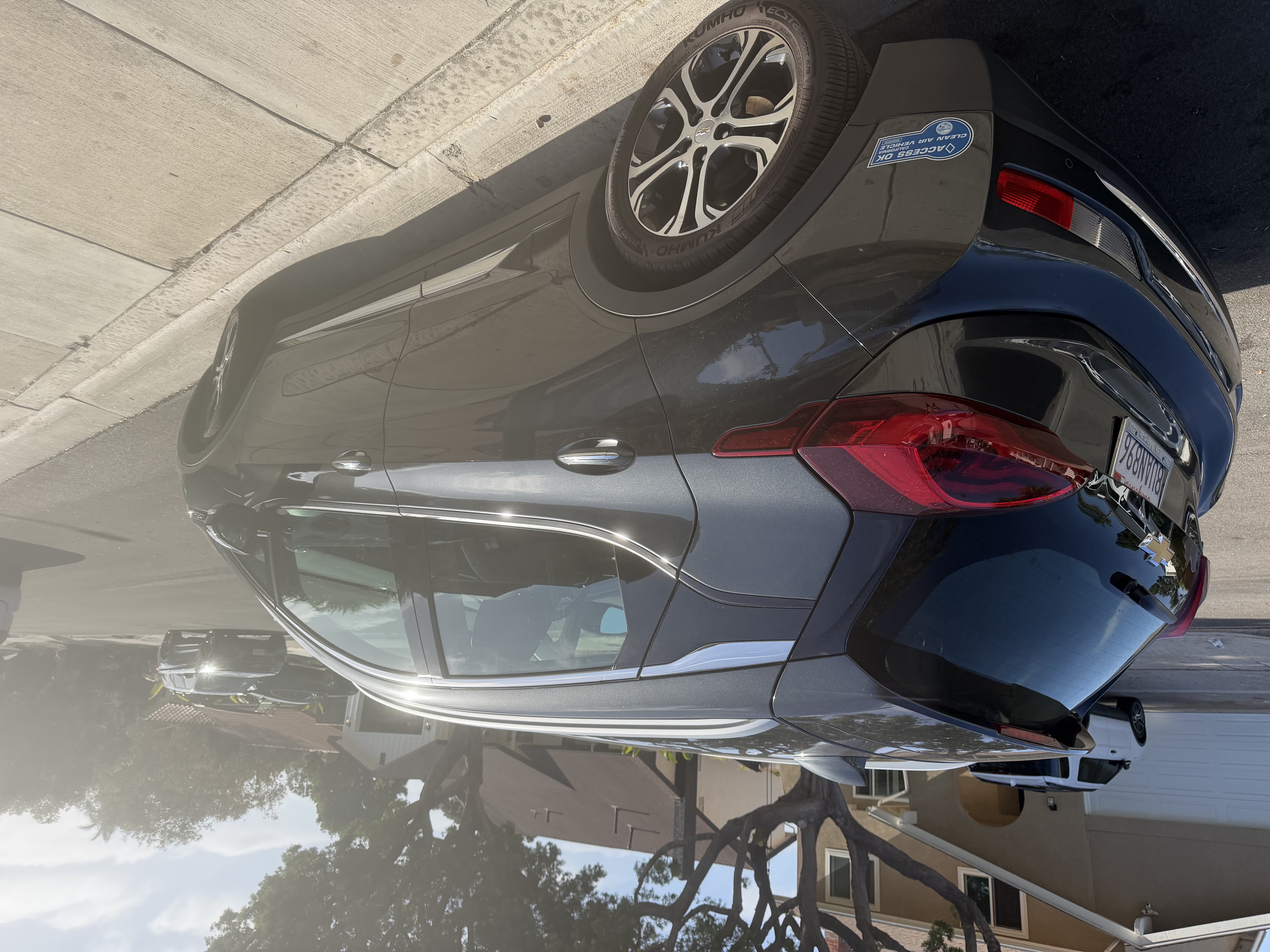 Used 2020 Chevrolet Bolt Premier w/ Infotainment Package FWD image 11