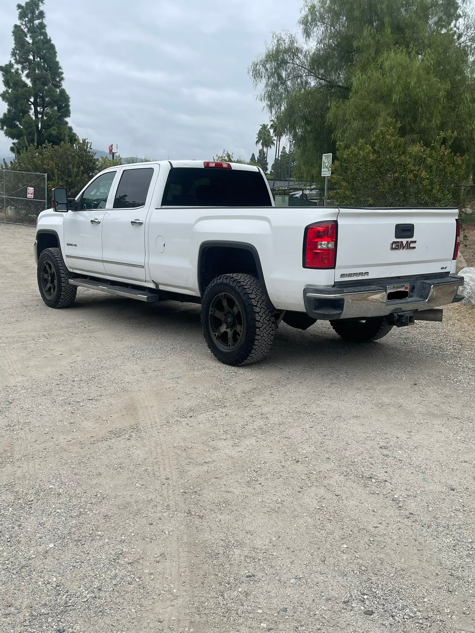 Used 2017 GMC Sierra 2500 SLT AWD/4WD image 5