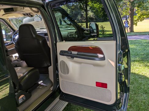 Used 2005 Ford Excursion Eddie Bauer image 12