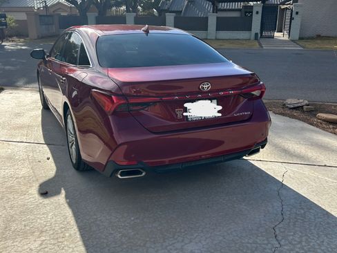 Used 2020 Toyota Avalon Limited image 5