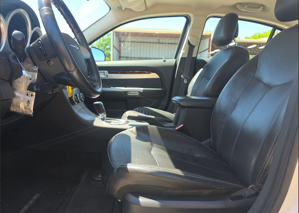 Used 2010 Chrysler Sebring Limited FWD image 9