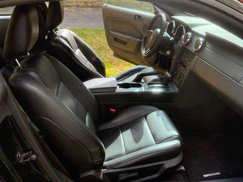 Used 2007 Ford Mustang Premium image 11