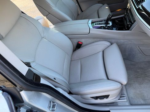 Used 2013 BMW 550i Gran Turismo image 14