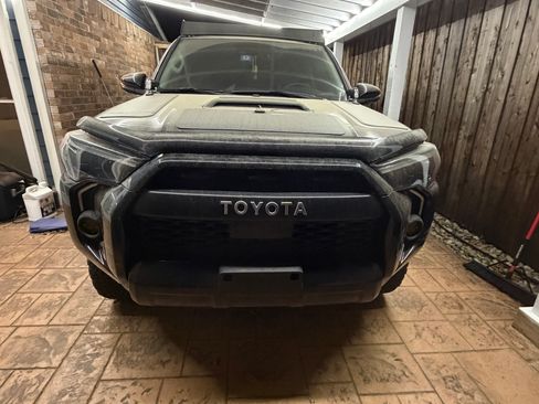 Used 2020 Toyota 4Runner Venture w/ Moonroof Package image 2