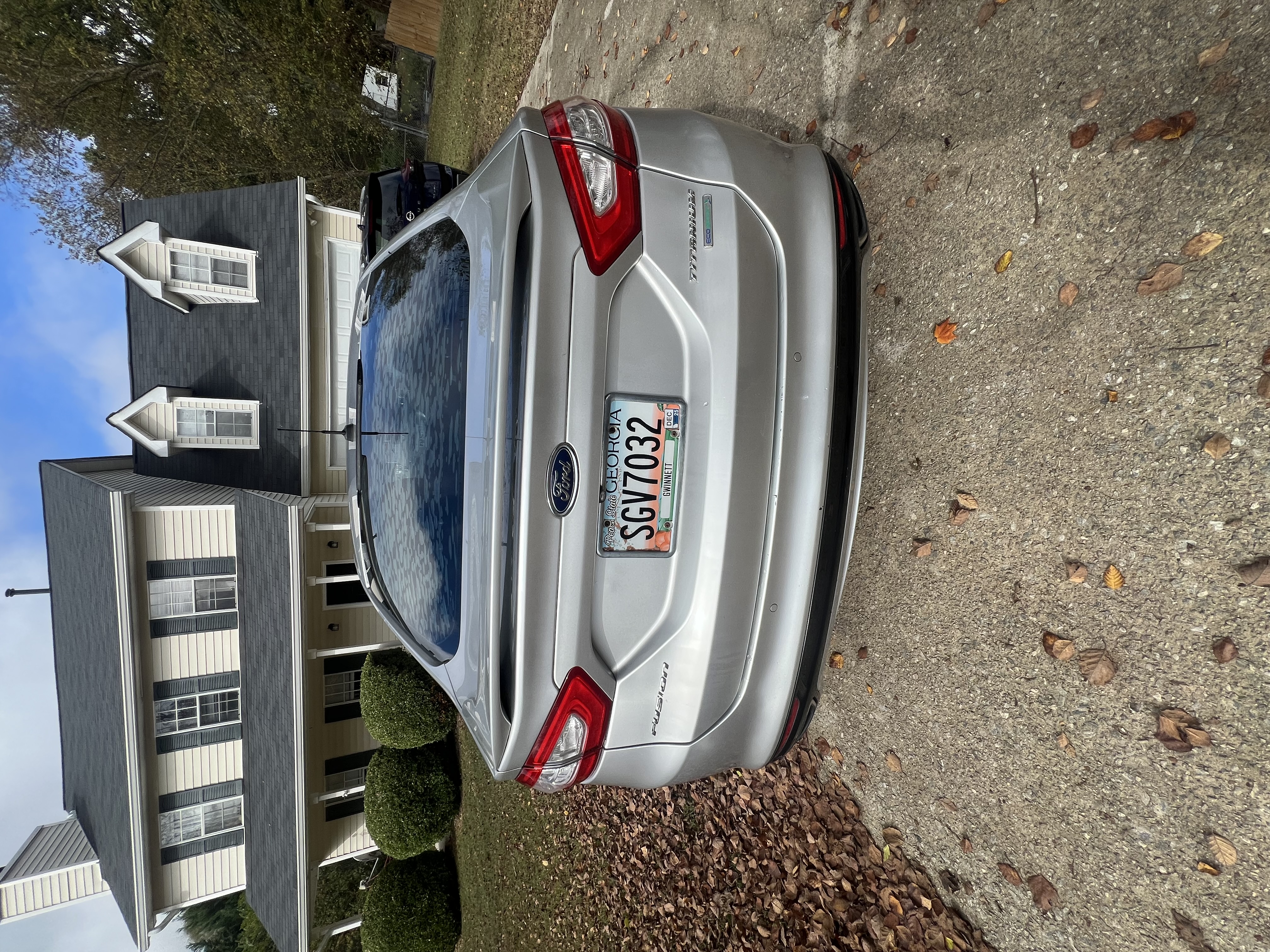 Used 2014 Ford Fusion Titanium FWD image 2