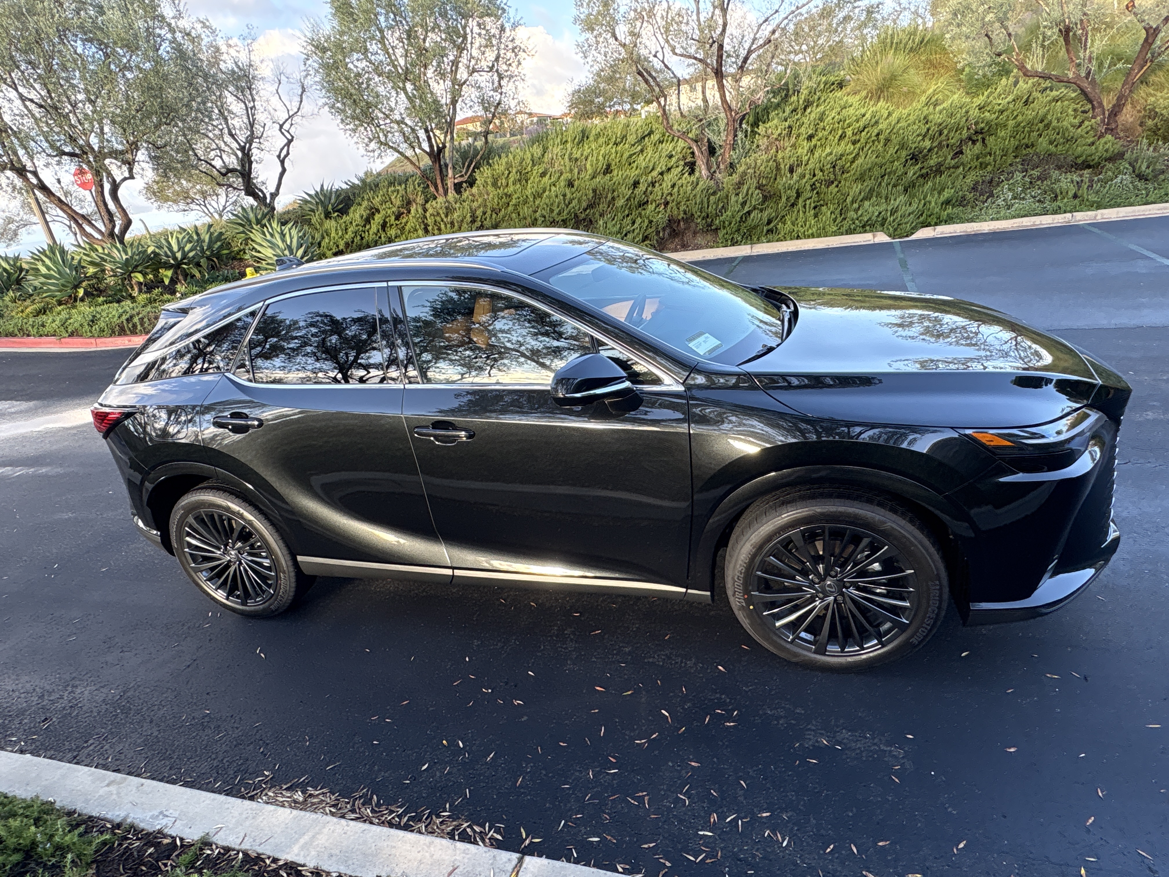 Used 2026 Lexus RX 450h AWD w/ Convenience Package image 4