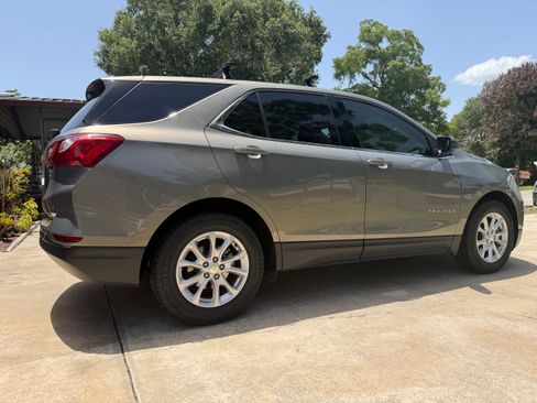 Used 2019 Chevrolet Equinox LT FWD image 4