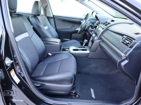 Used 2013 Toyota Camry SE image 14