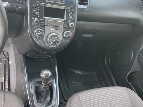 Used 2011 Kia Soul FWD image 11