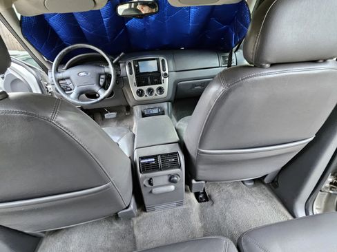Used 2003 Ford Explorer XLT image 16
