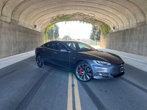 Used 2020 Tesla Model S Performance AWD/4WD image 23