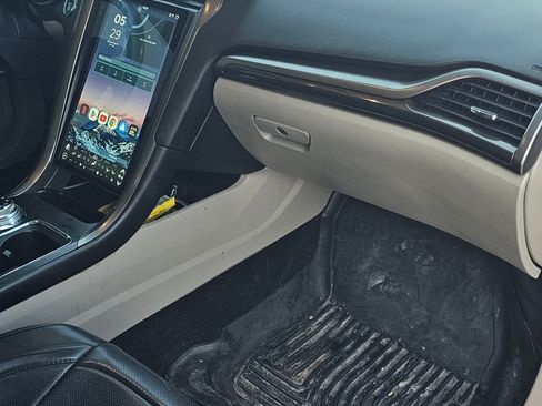 Used 2018 Ford Fusion SE w/ Equipment Group 602A image 8