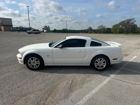Used 2006 Ford Mustang GT Premium image 4