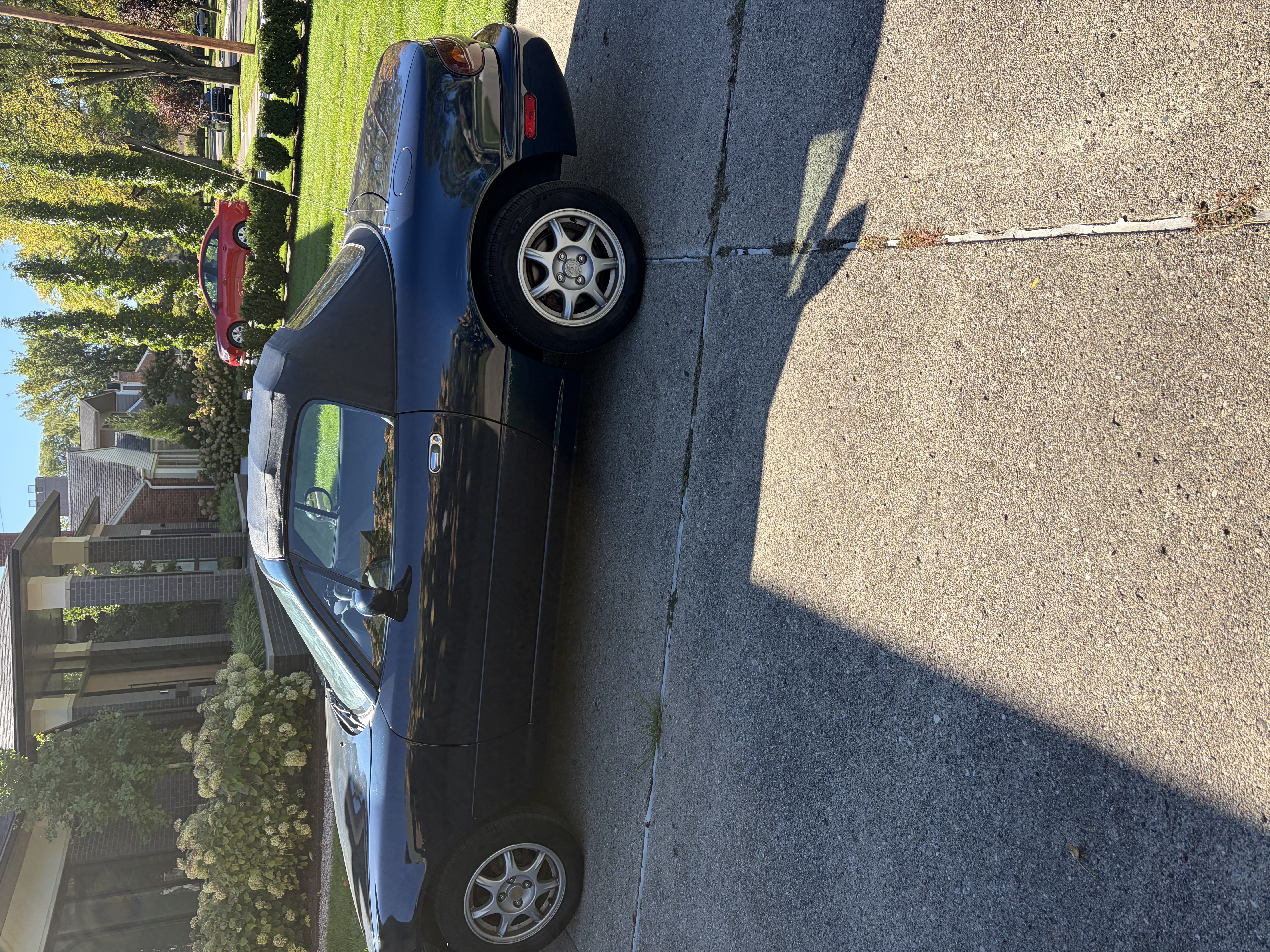 Used 1997 MAZDA MX-5 Miata RWD image 4