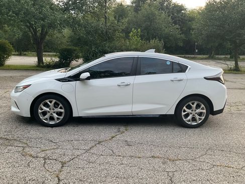 Used 2017 Chevrolet Volt Premier w/ Driver Confidence II Package FWD image 2