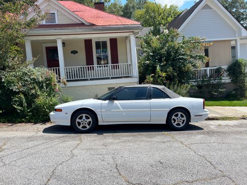 Used 1995 Oldsmobile Cutlass Supreme Convertible image 5