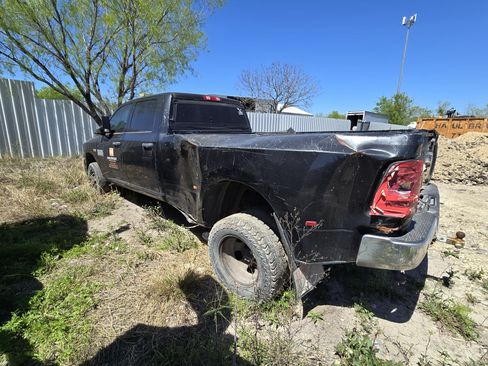 Used 2017 RAM 3500 Tradesman w/ Chrome Appearance Group image 4