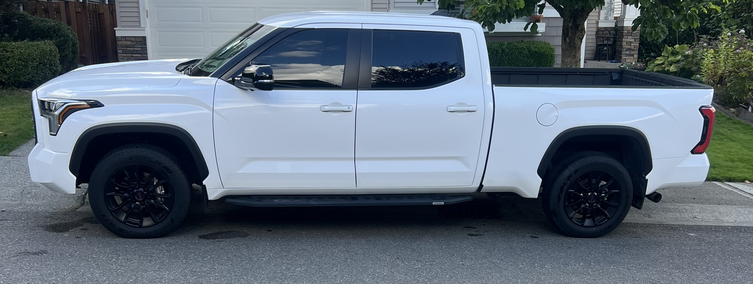 Used 2024 Toyota Tundra Limited AWD/4WD image 2