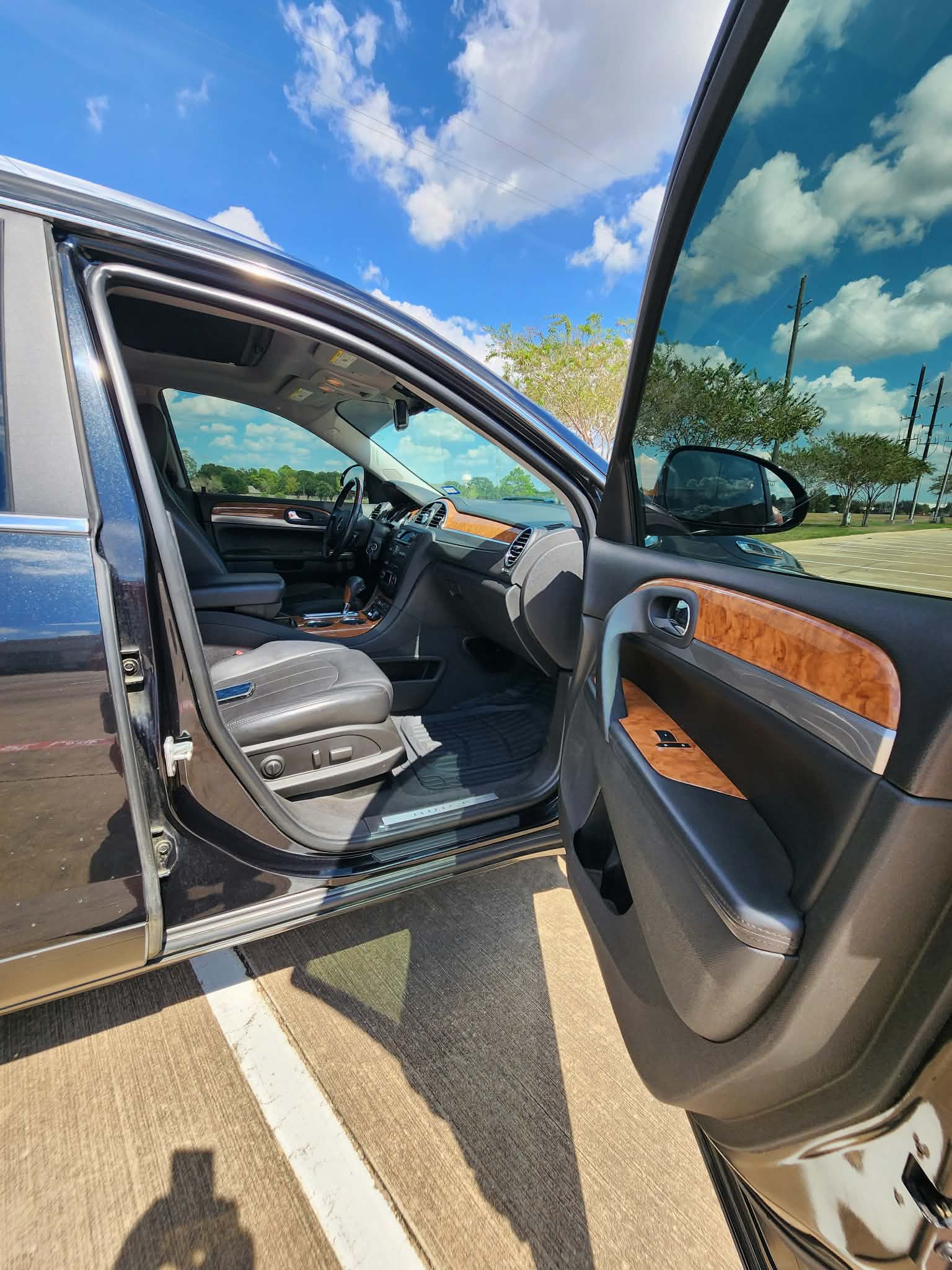 Used 2012 Buick Enclave Leather FWD image 4
