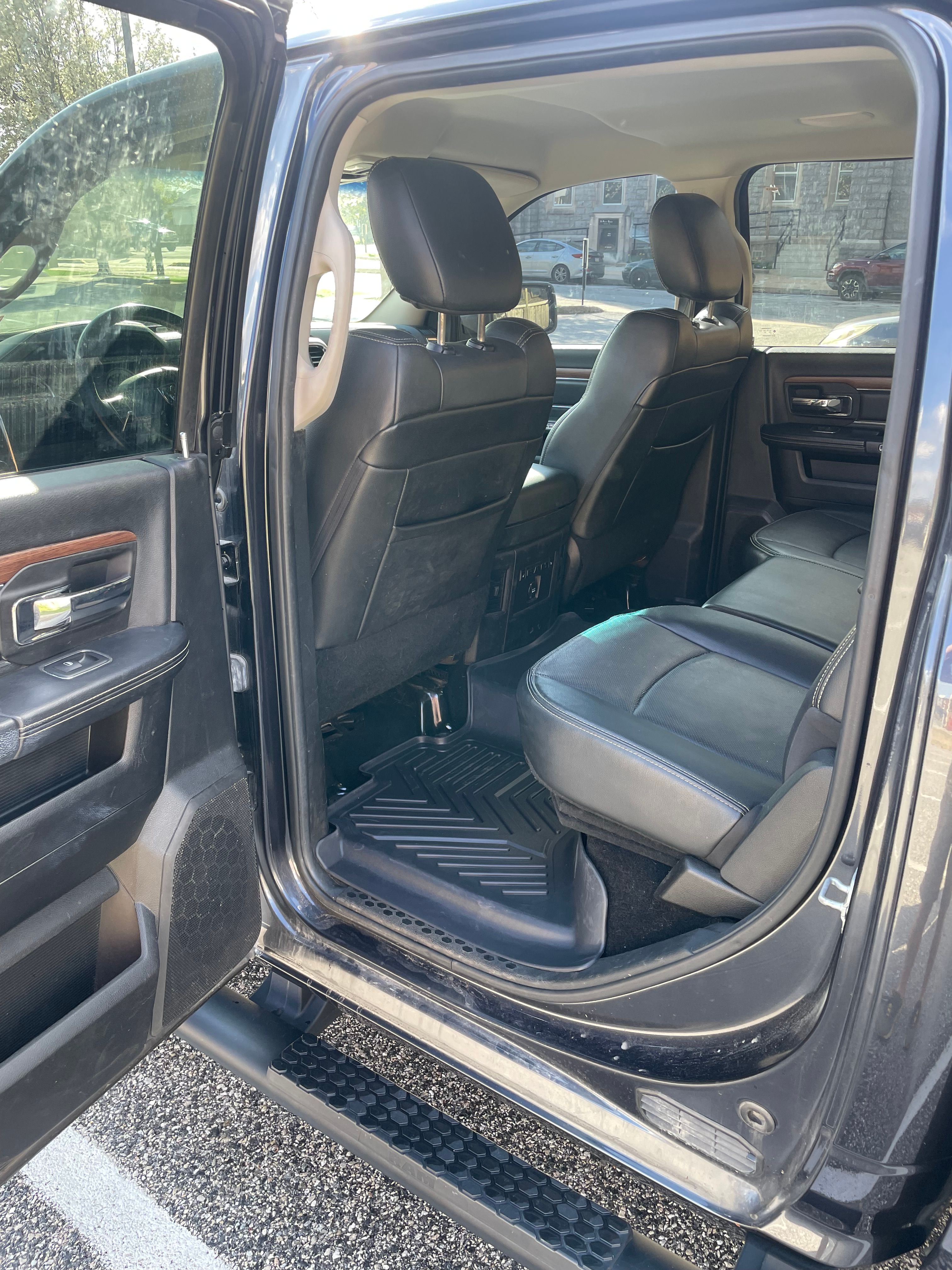 Used 2013 RAM 1500 Laramie w/ Protection Group AWD/4WD image 9