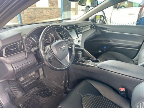 Used 2020 Toyota Camry SE FWD image 10