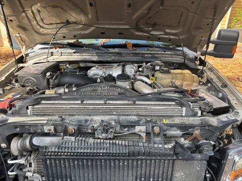 Used 2010 Ford F350 Lariat image 10