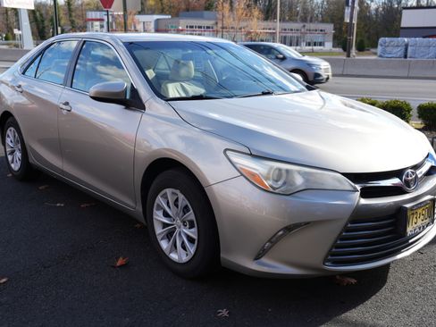 Used 2015 Toyota Camry LE image 4