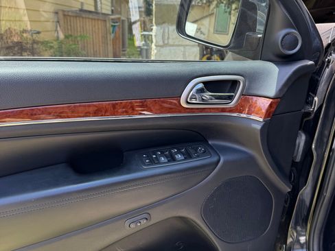Used 2013 Jeep Grand Cherokee Limited w/ Luxury Group II AWD/4WD image 8