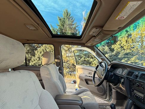 Used 2002 Toyota 4Runner SR5 image 9