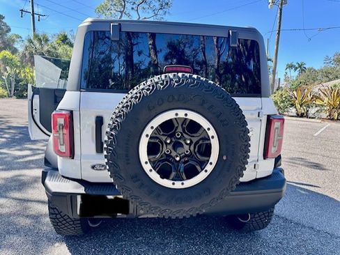 Used 2024 Ford Bronco Badlands image 2