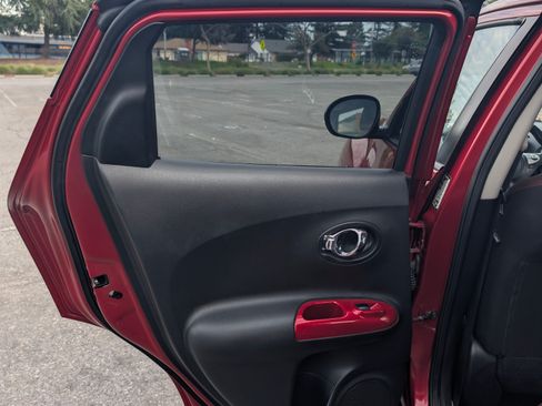 Used 2012 Nissan Juke SV w/ Interior Illumination Pkg image 17