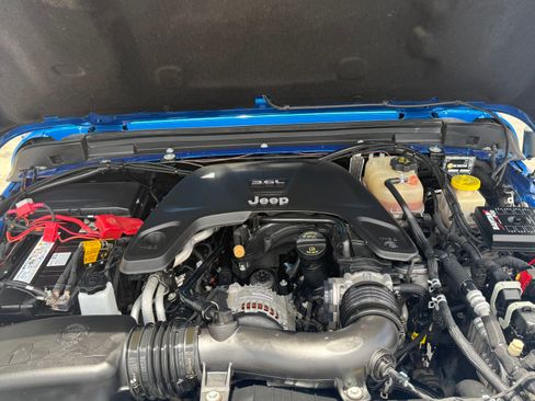 Used 2021 Jeep Gladiator Rubicon AWD/4WD image 9