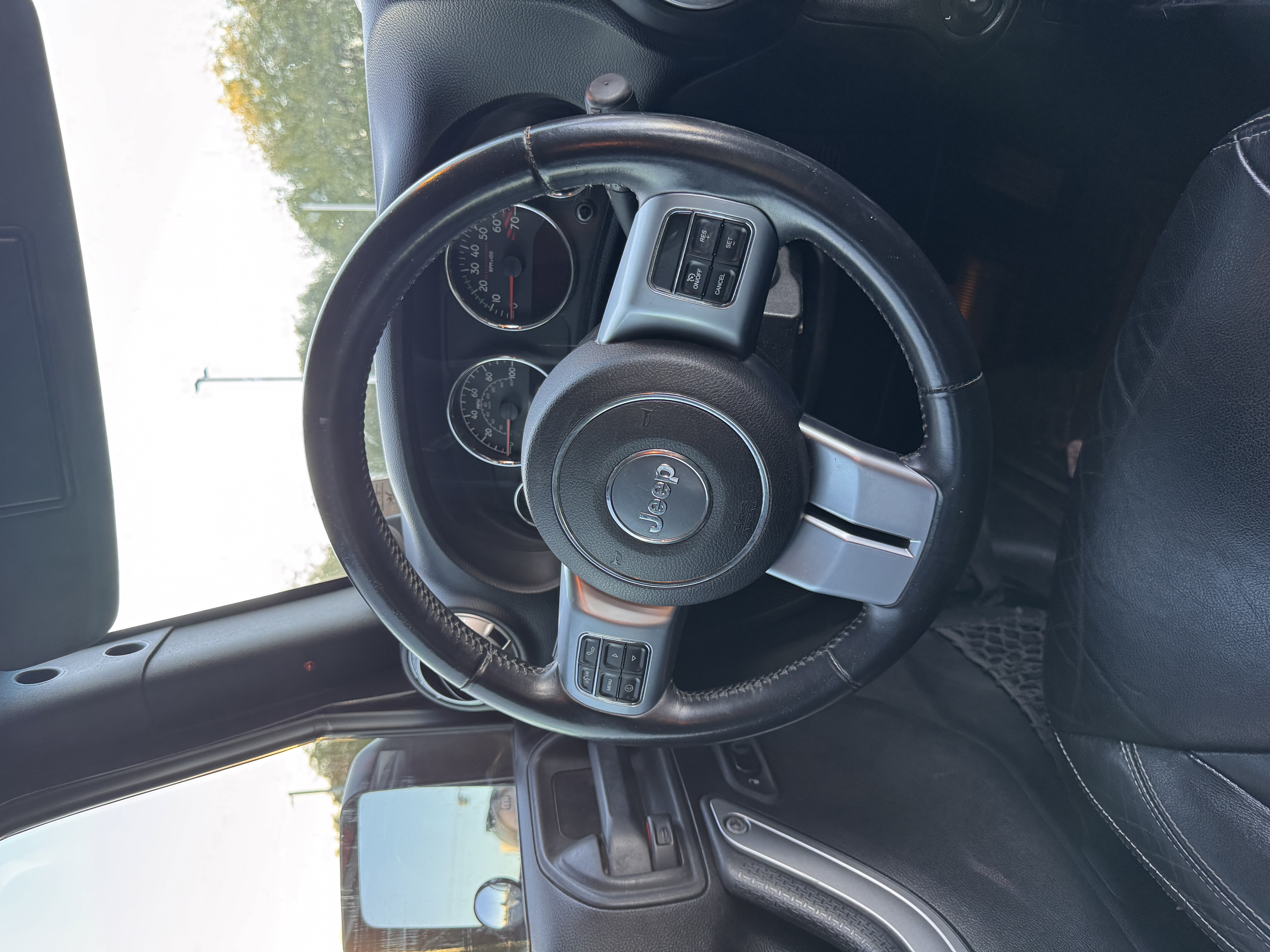 Used 2014 Jeep Wrangler Unlimited Rubicon AWD/4WD image 11